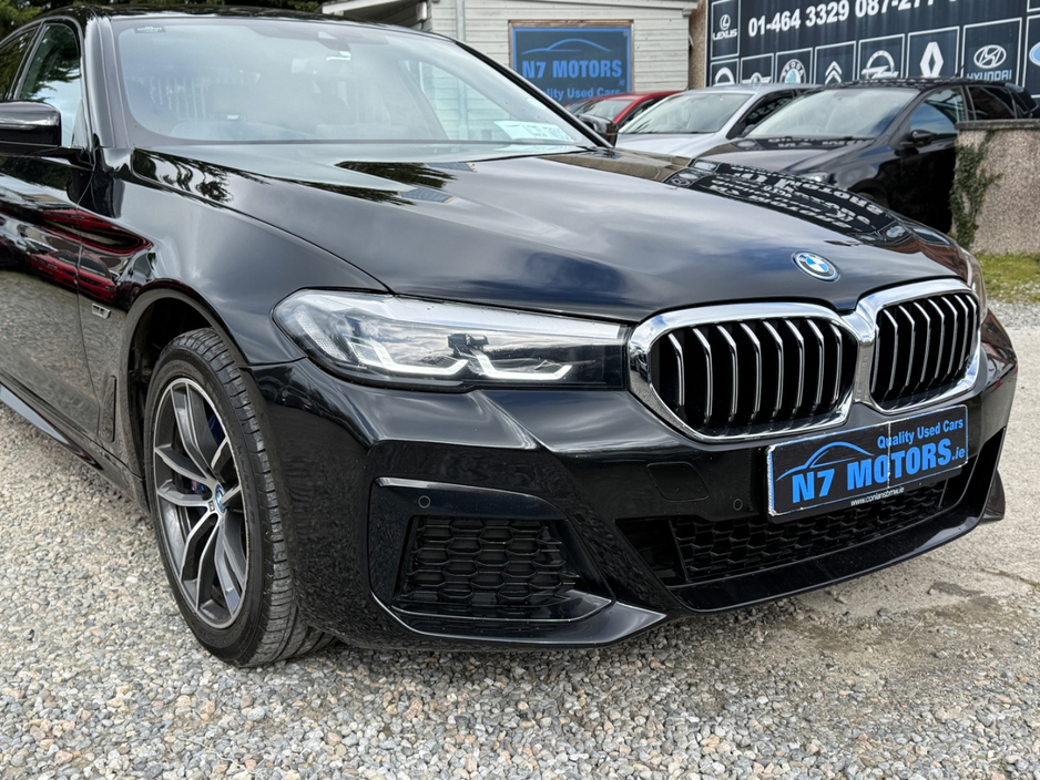 2022 BMW 5 Series - image 11
