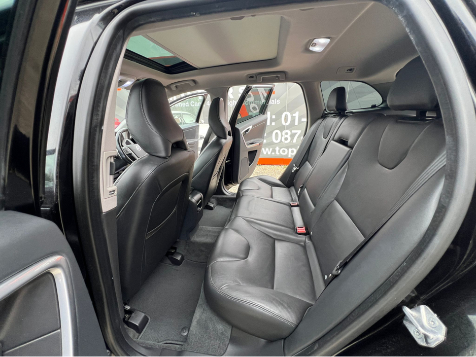 2015 Volvo XC60 - image 12