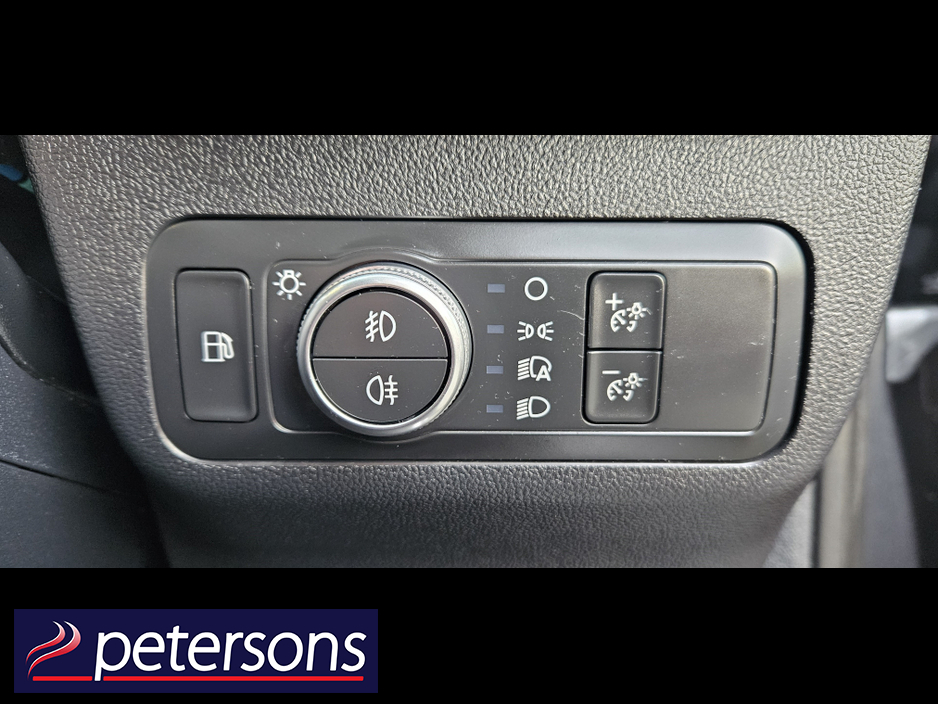 2020 Ford Kuga - image 36