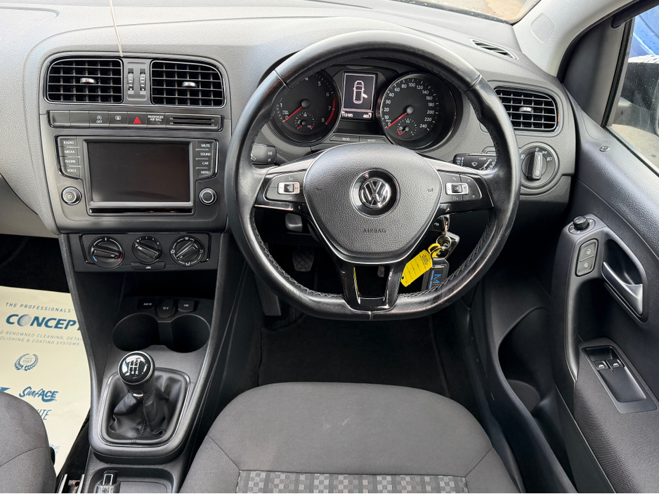 2017 Volkswagen Polo - image 14