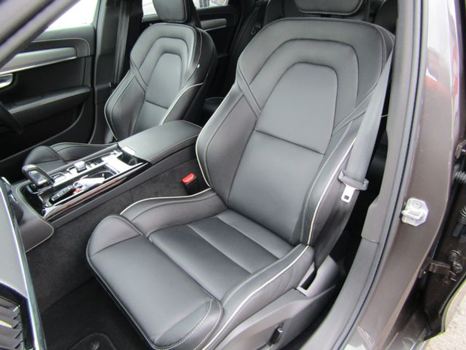 2021 Volvo S90 - image 13