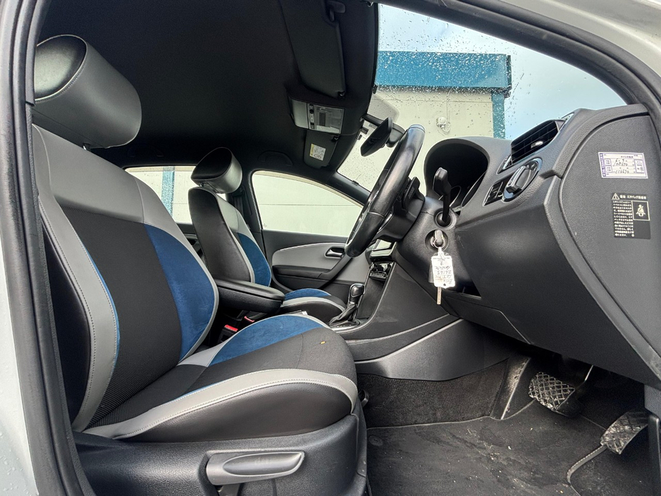 2015 Volkswagen Polo - image 7