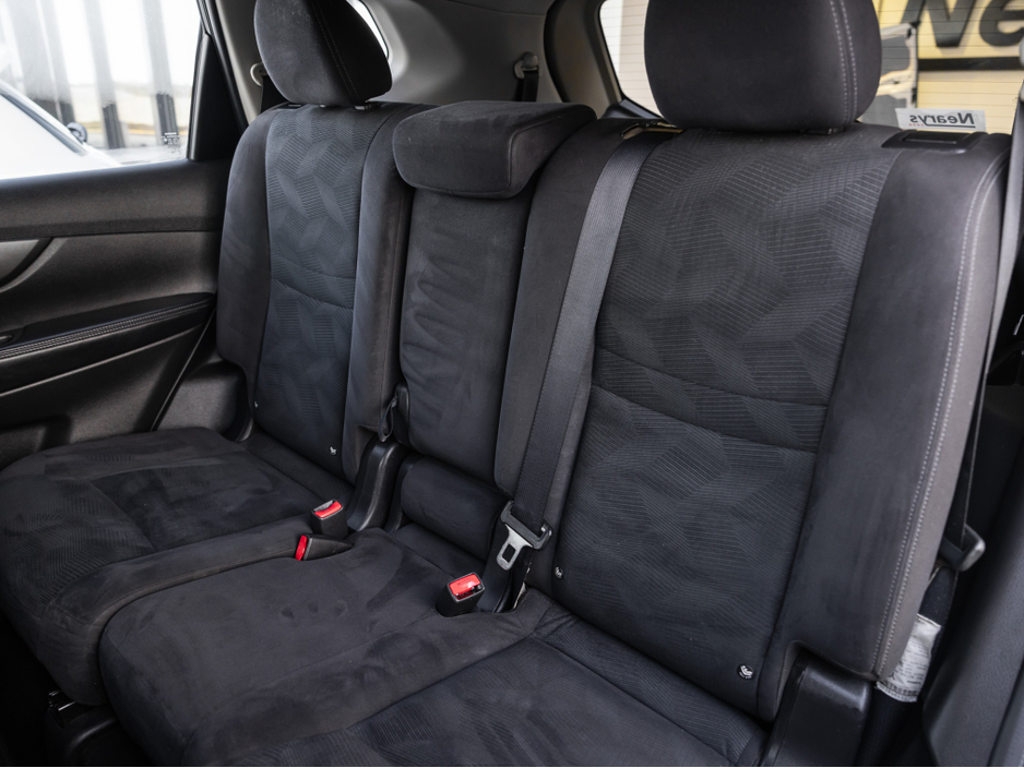 2015 Nissan X-Trail - image 17