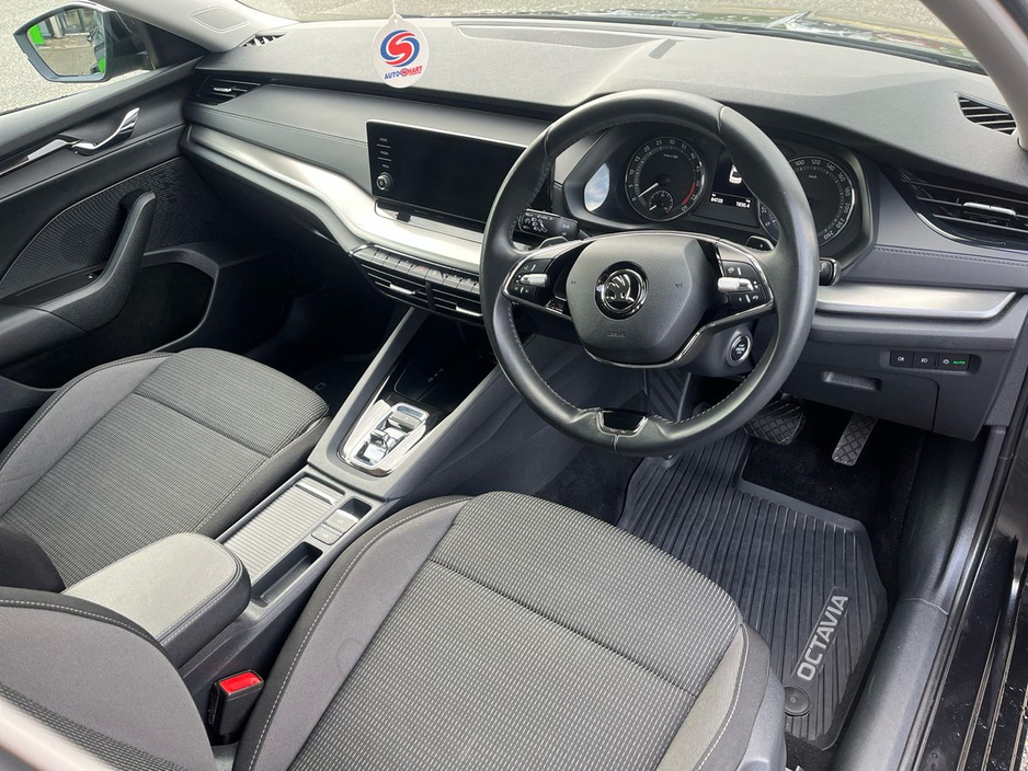 2023 Skoda Octavia - image 6