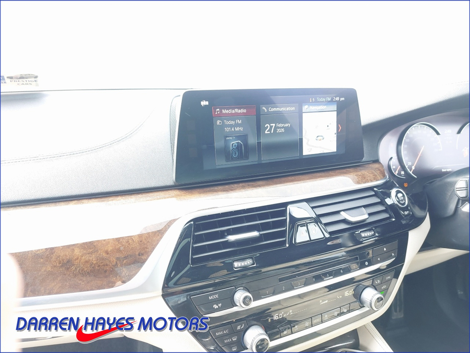 2017 BMW 5 Series - image 9