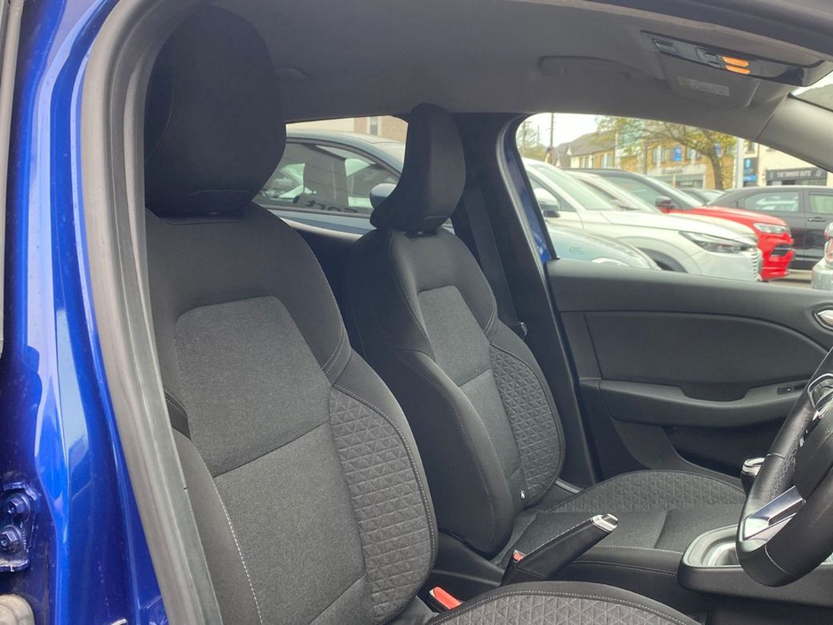 2020 Renault Clio - image 14