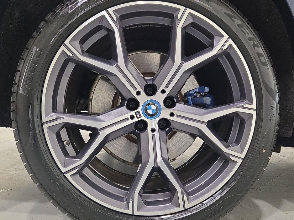 2025 BMW X5 - image 14