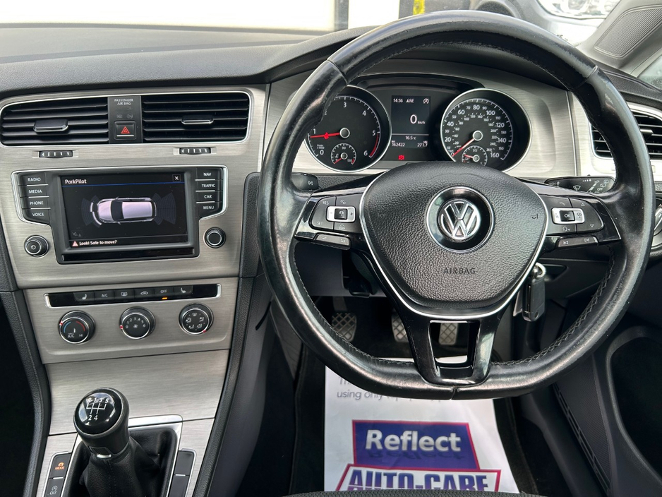 2016 Volkswagen Golf - image 13