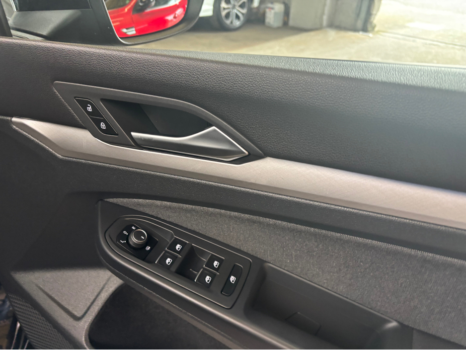 2023 Volkswagen Golf - image 6