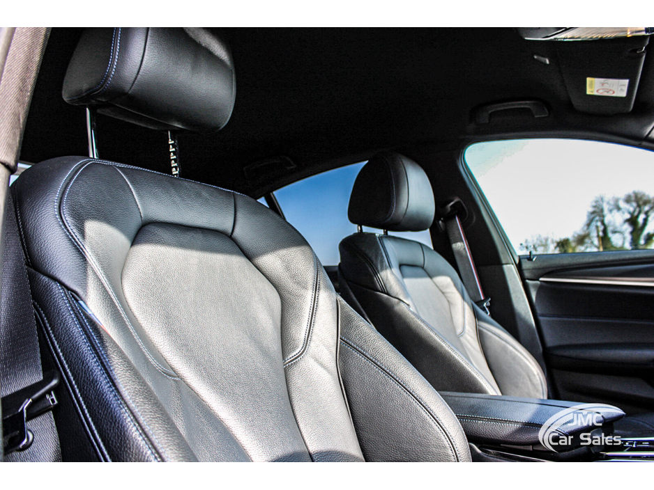 2022 BMW 5 Series - image 15