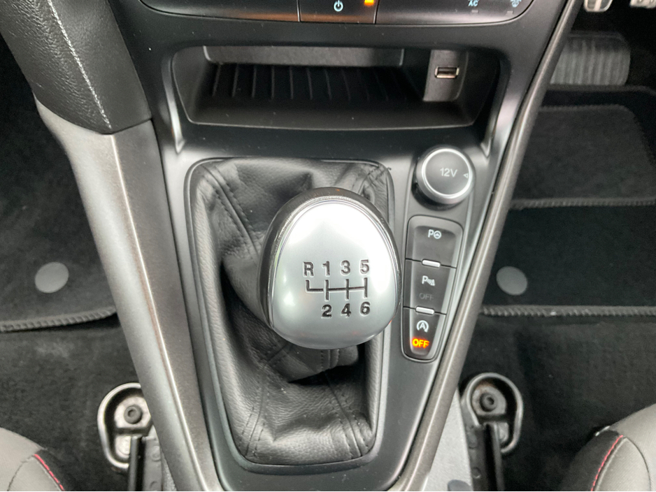 2017 Ford Focus - image 14