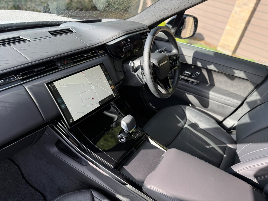 2025 Land Rover Range Rover Sport - image 9