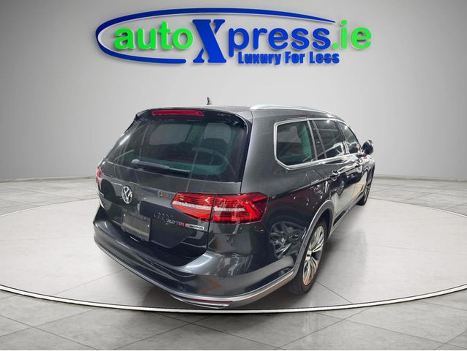 2020 Volkswagen Passat - image 5