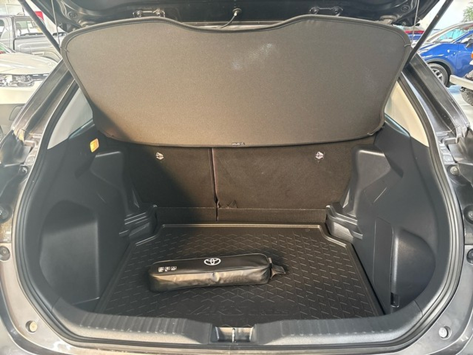 2024 Toyota Yaris Cross - image 10