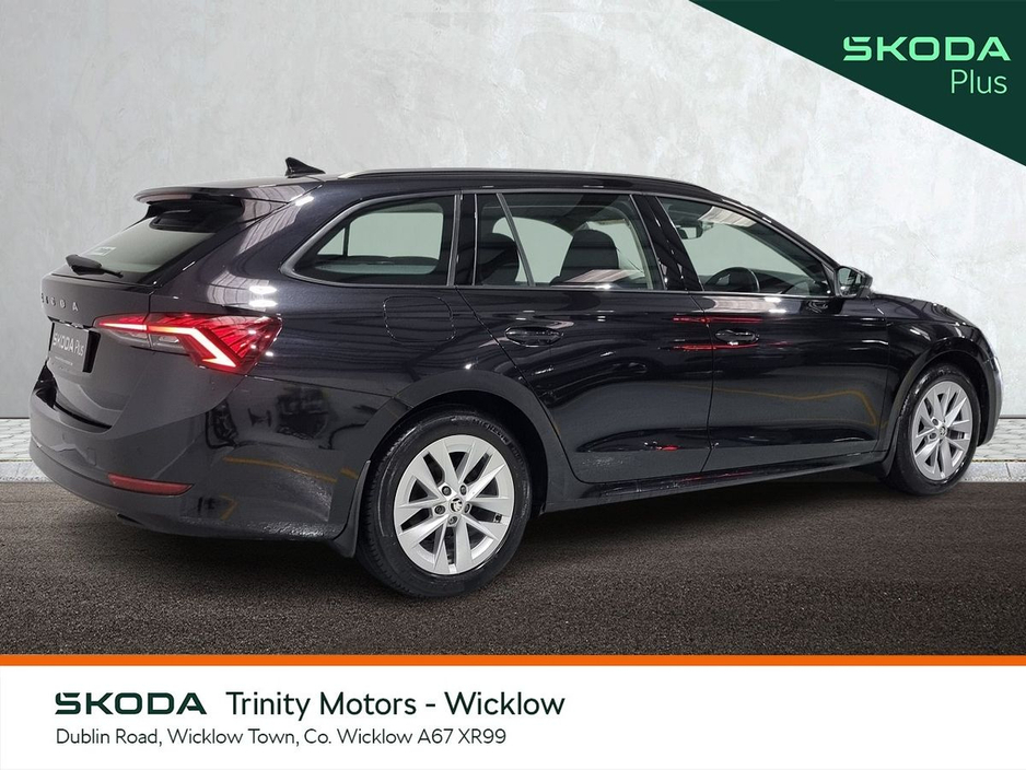 2023 Skoda Octavia - image 3