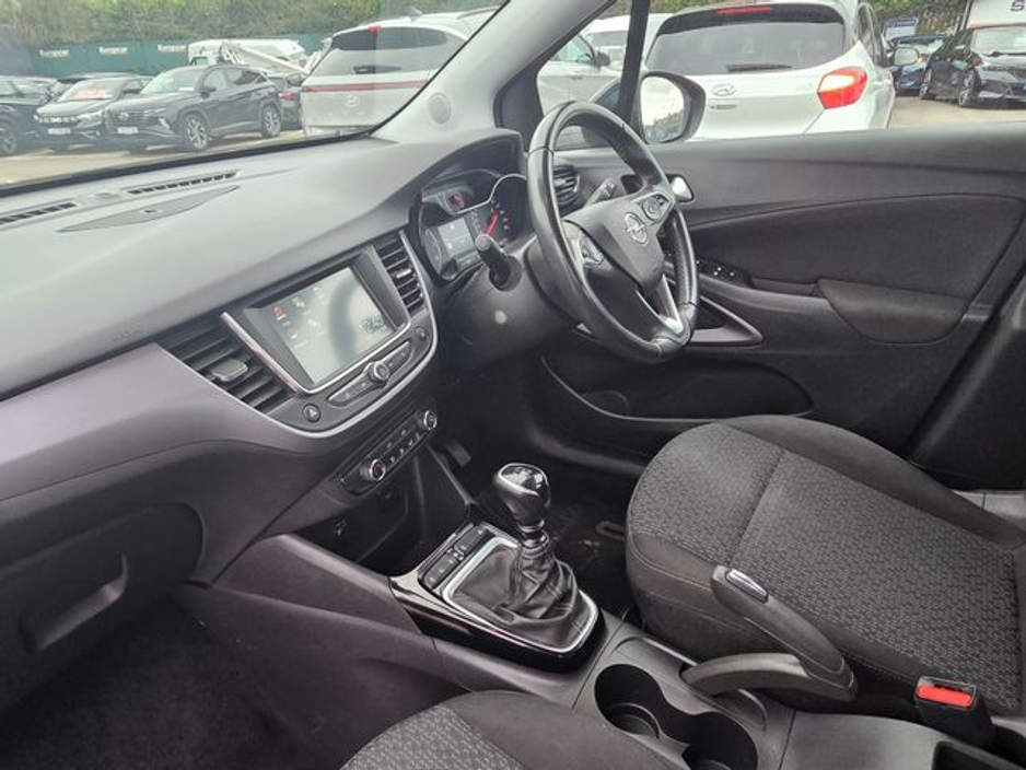 2022 Opel Crossland - image 10