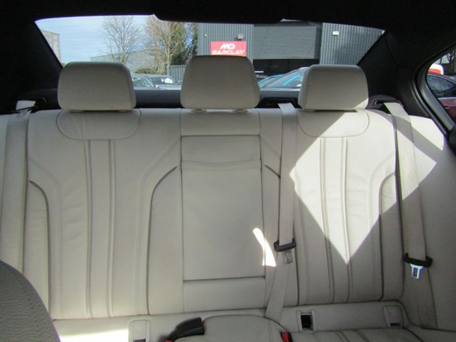 2018 BMW 5 Series - image 18