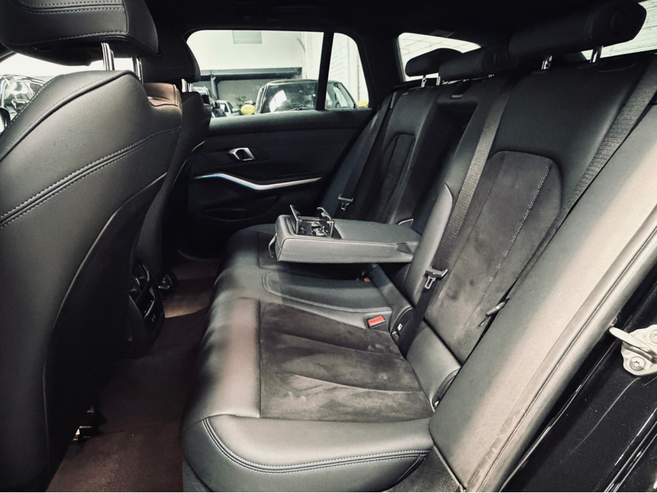 2023 BMW 3 Series - image 13