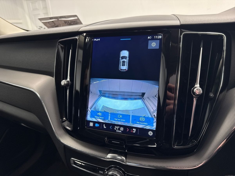 2022 Volvo XC60 - image 22