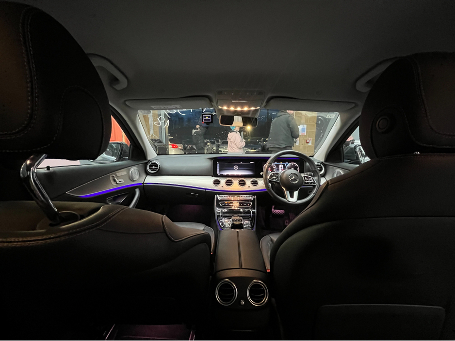 2018 Mercedes-Benz E Class 2018 MERCEDES-BENZ E220D AVANTGARDE 2.0 AUTOMATIC / CRUISE CONTROL / 360° PARKING CAMERA / ELECTRIC MEMORY HEATED FRONT AND REAR SEATS / PADDLE SHIFTERS / APPLE CARPLAY / AMBIENT LIGHTS