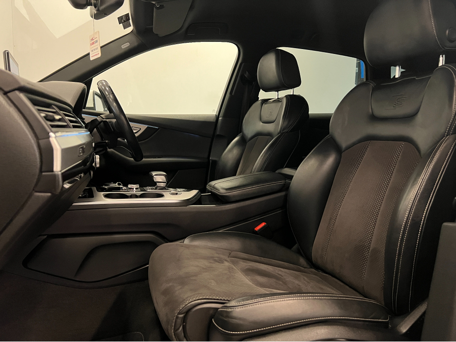 2016 Audi Q7 - image 25