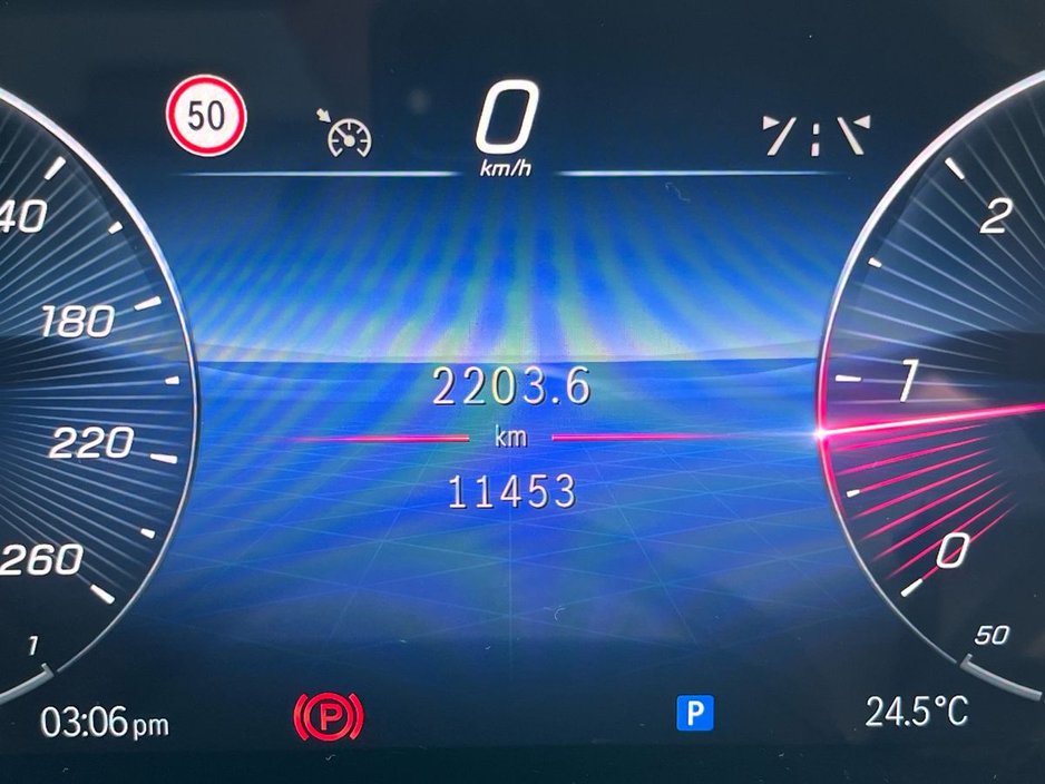 2025 Mercedes-Benz GLB - image 9