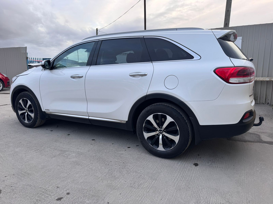 2017 Kia Sorento - image 2