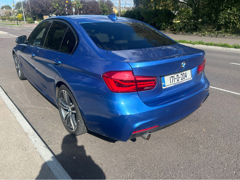 2017 BMW 3 Series - image 8