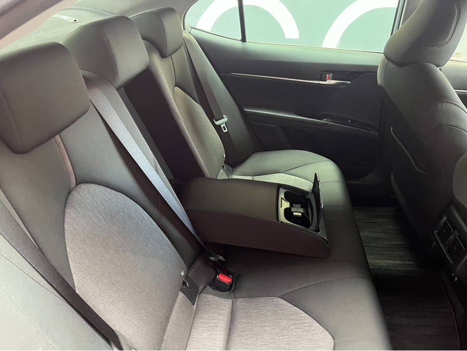 2018 Toyota Camry - image 12