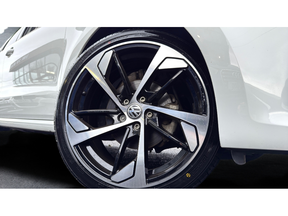 2016 Volkswagen Polo - image 12