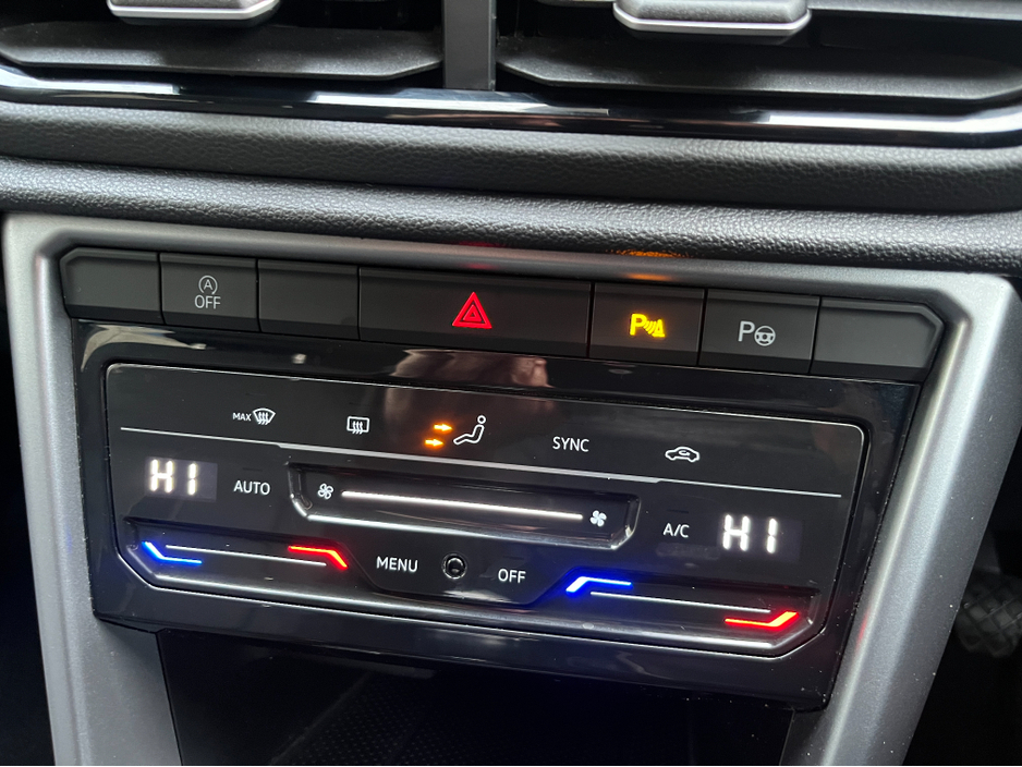 2023 Volkswagen T-Roc LIFE 2.0 TDI DIESEL €26,950