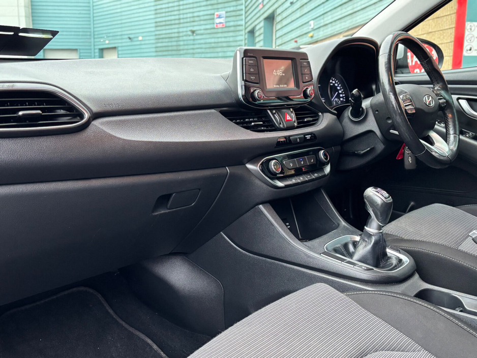 2017 Hyundai i30 - image 7