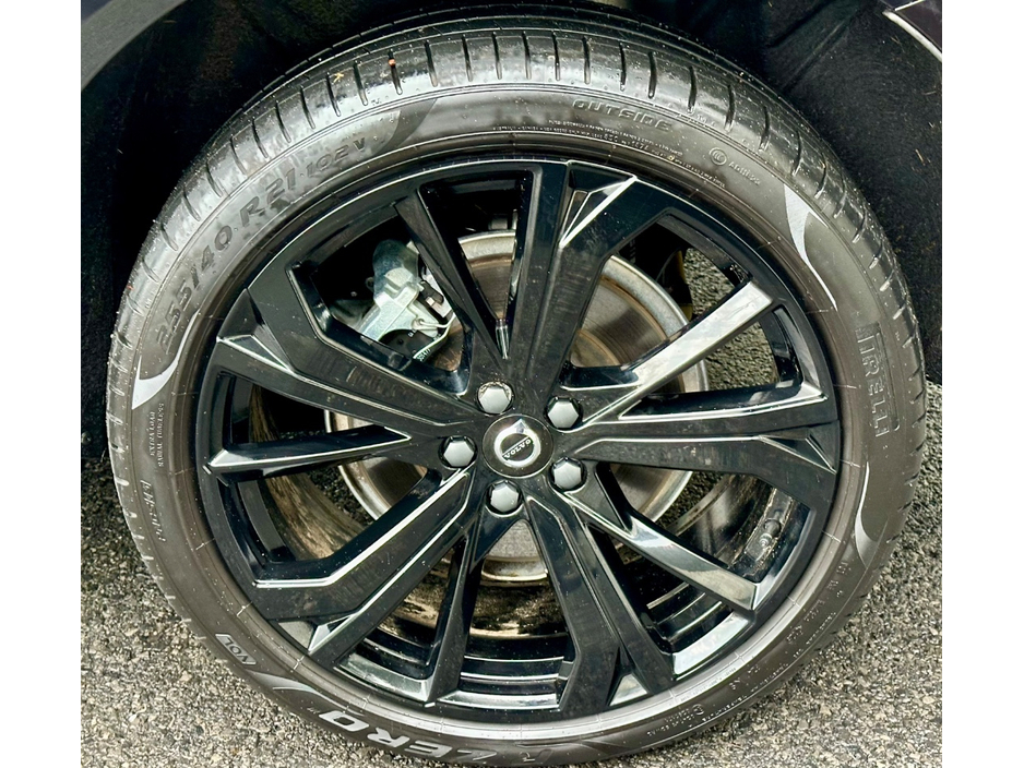 2025 Volvo XC60 - image 20