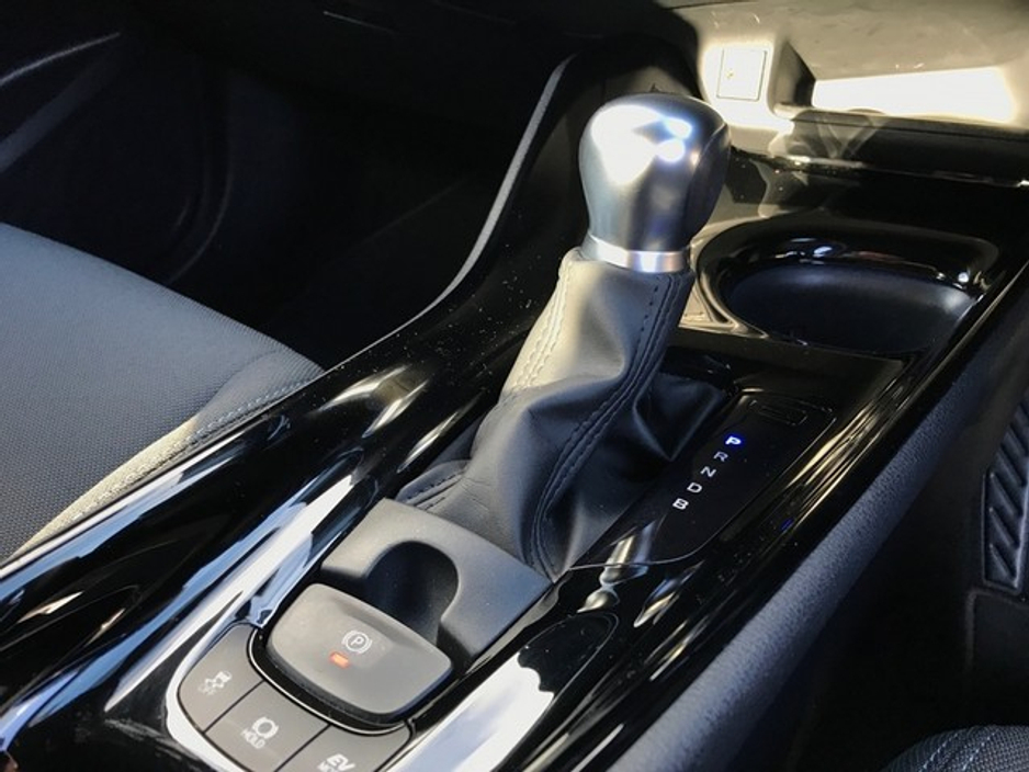 2022 Toyota C-HR - image 12