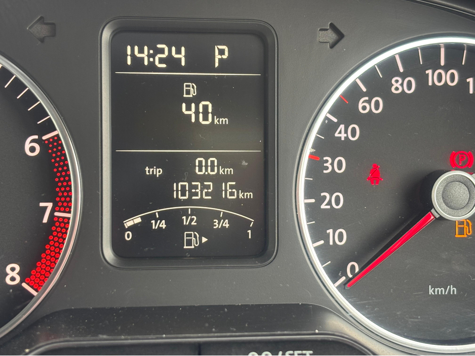 2013 Volkswagen Polo - image 5