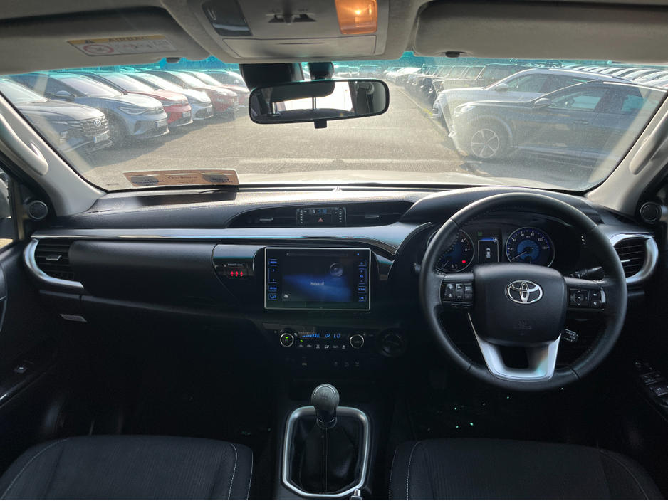 2017 Toyota Hilux - image 13