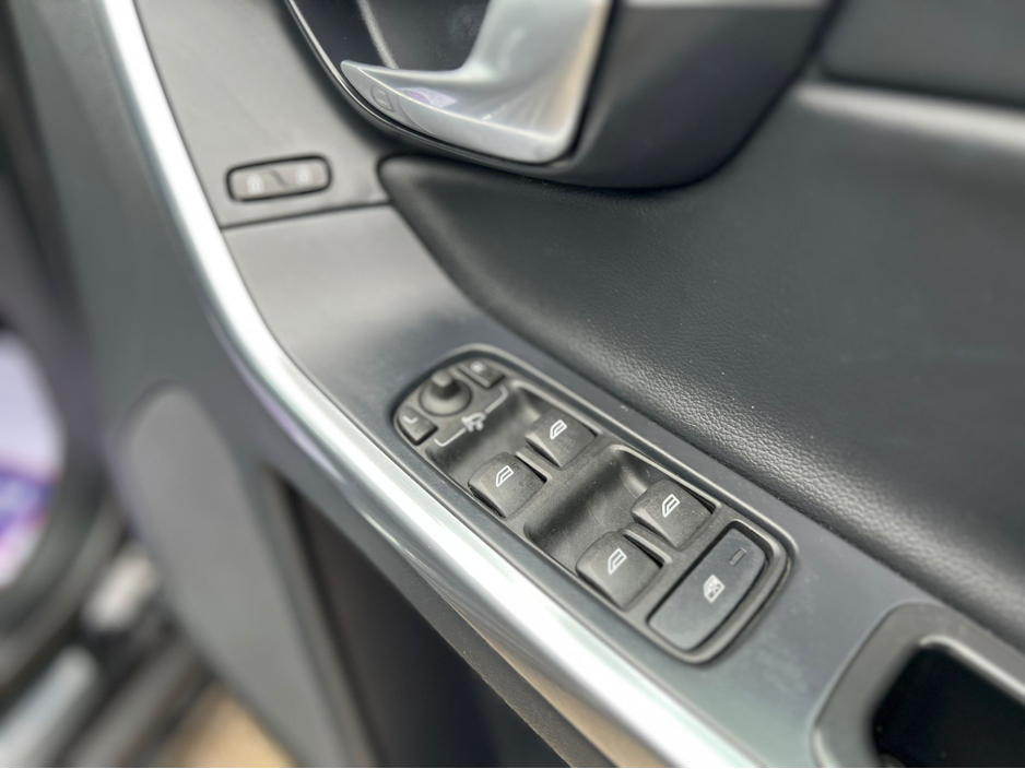 2015 Volvo XC60 - image 15