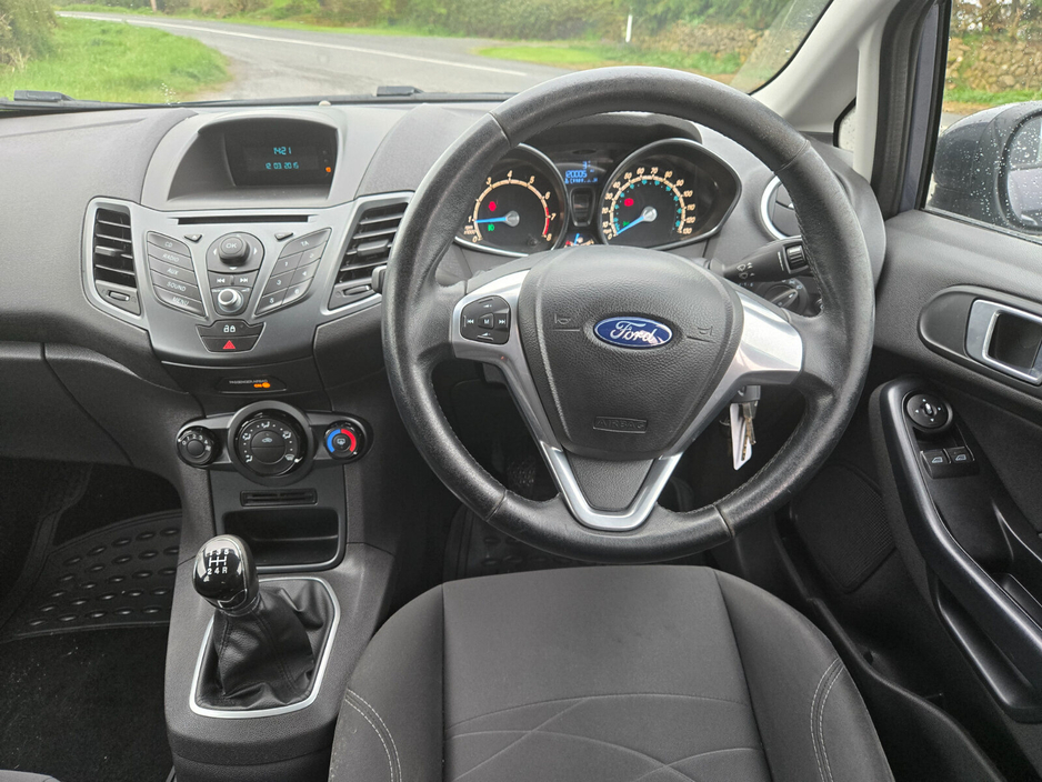 2014 Ford Fiesta - image 12