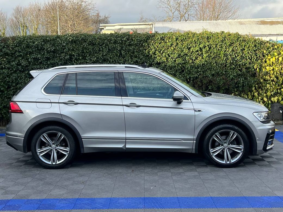 2020 Volkswagen Tiguan R-LINE 2.0 TDI // OPENING PAN ROOF // 19" R-LINE ALLOYS // HEATED R-LINE LEATHER SEATS // 360 PARKING SENSORS €28,900