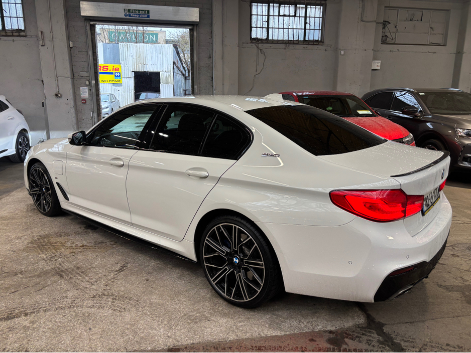 2018 BMW 5 Series - image 3