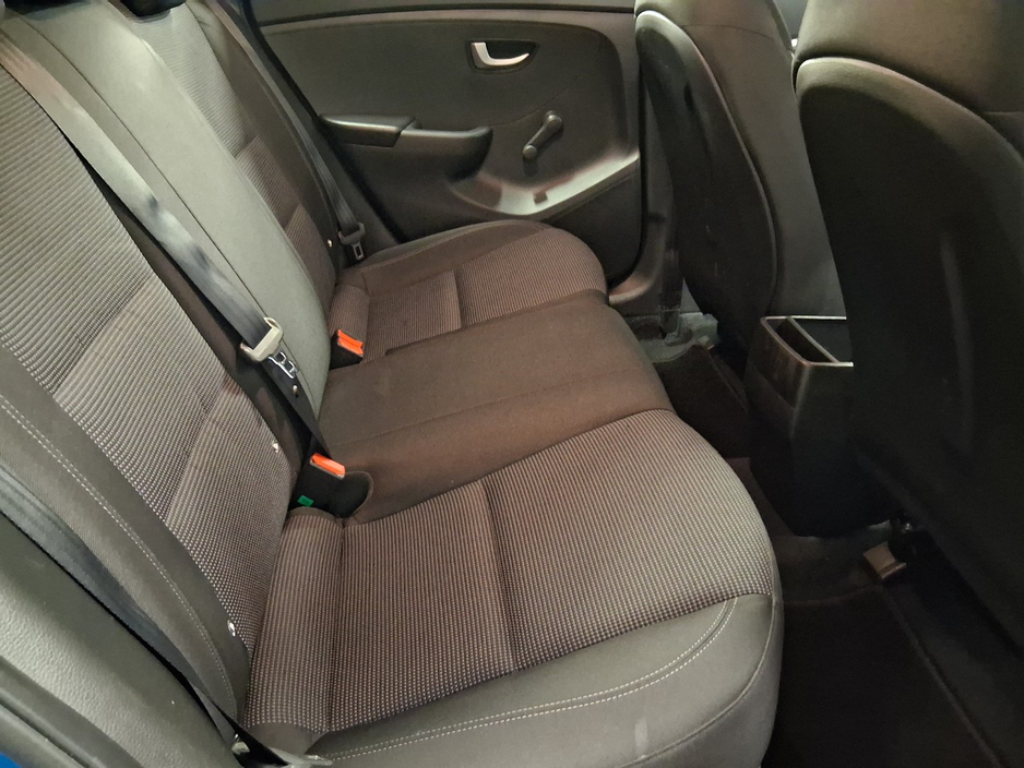 2016 Hyundai i30 - image 7