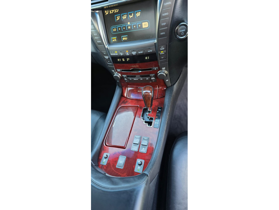 2009 Lexus LS 600 H - image 13