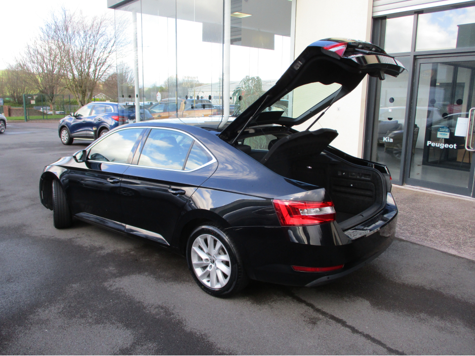 2022 Skoda Superb - image 16