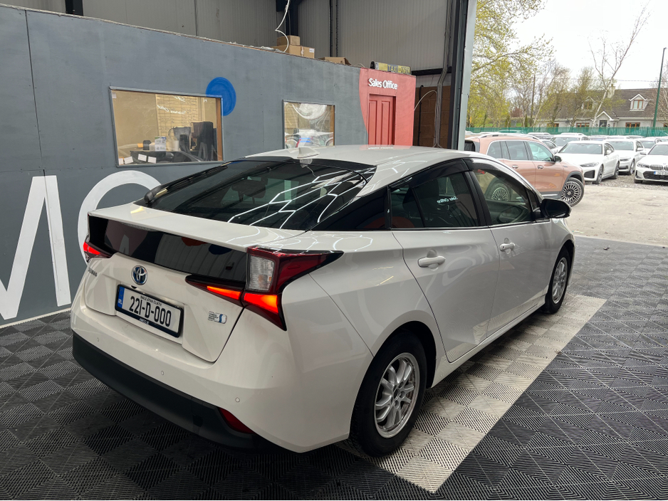 2022 Toyota Prius - image 2