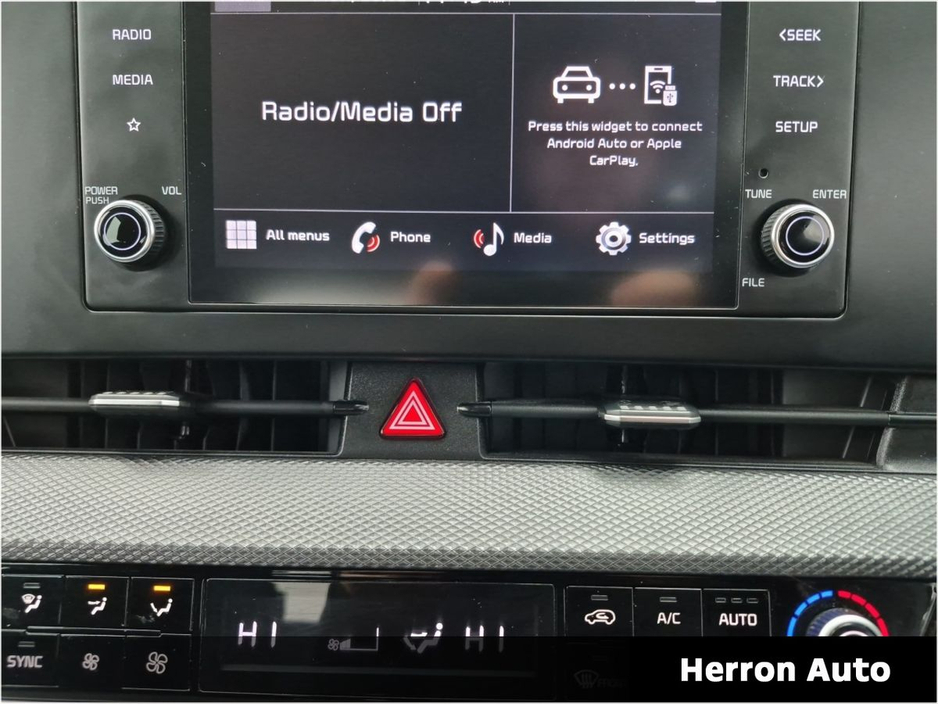 2022 Kia Sportage - image 10