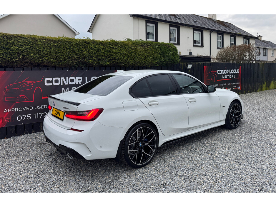 2021 BMW 3 Series - image 10