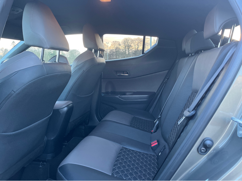 2021 Toyota C-HR - image 7