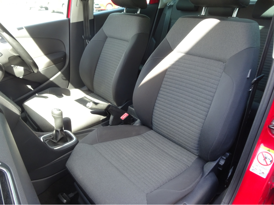 2012 Volkswagen Polo - image 15