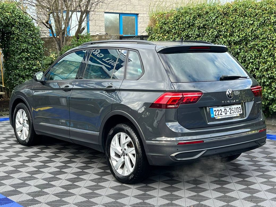 2022 Volkswagen Tiguan LIFE 1.4 TSI PLUG-IN HYBRID // FULL SERVICE HISTORY // APPLE CARPLAY/ANDROID AUTO // ADAPTIVE CRUISE CONTROL €28,950