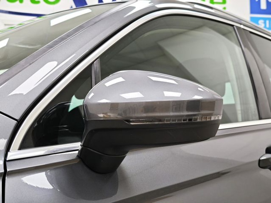 2017 Volkswagen Tiguan - image 17